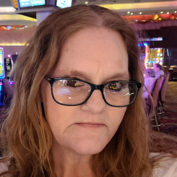 Meet your Posher, Lori - Picture 2 of 2